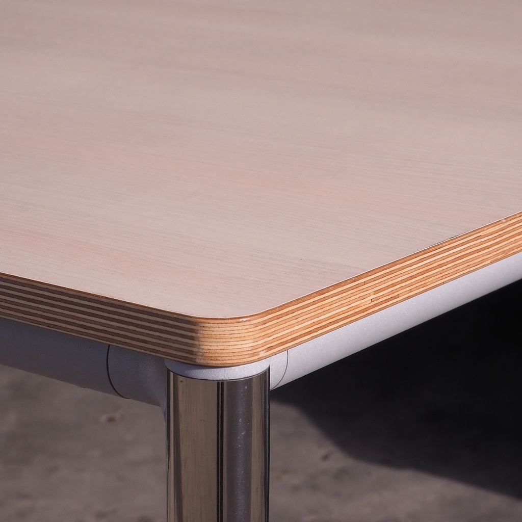 Adjustable office table