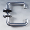 Door handle in satin stainless steel by Ocariz