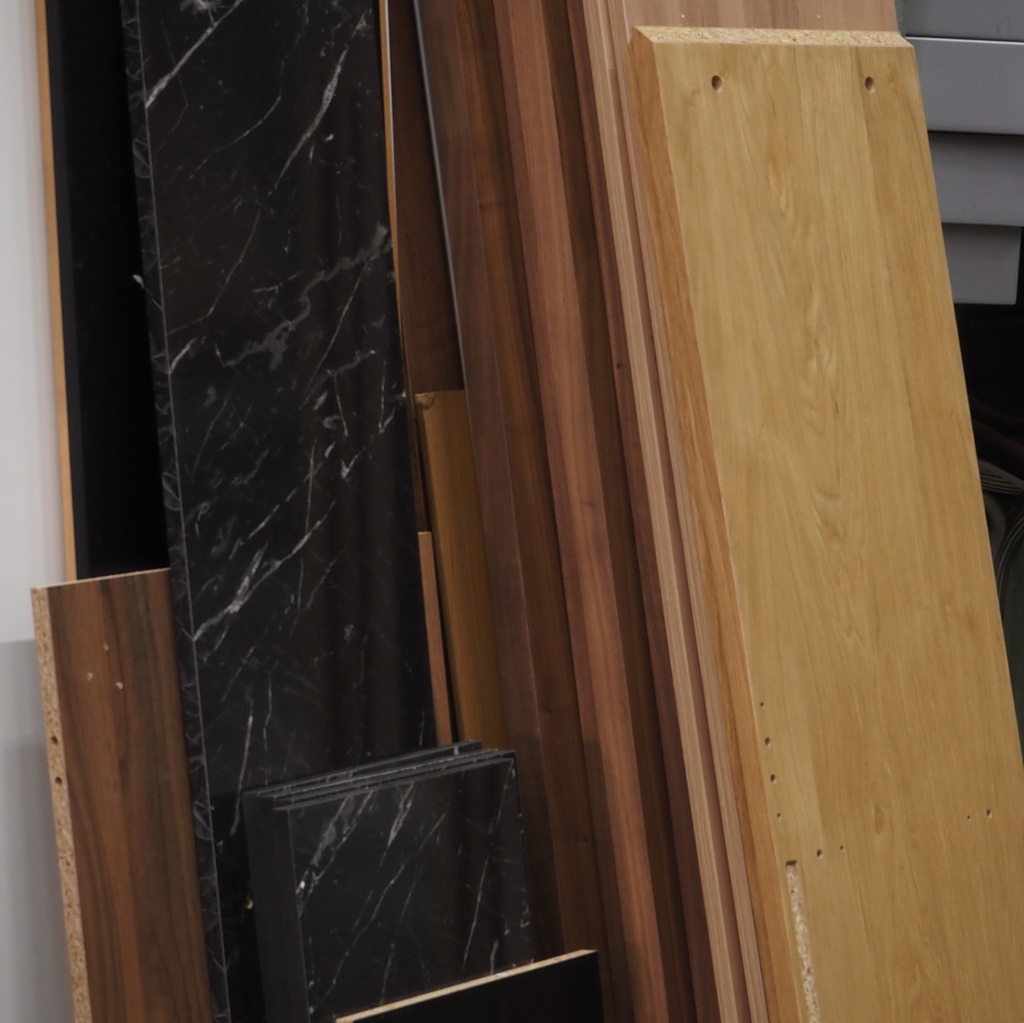 Panel in veneered particule board (various sizes & finishes) - Only available in our physical shop