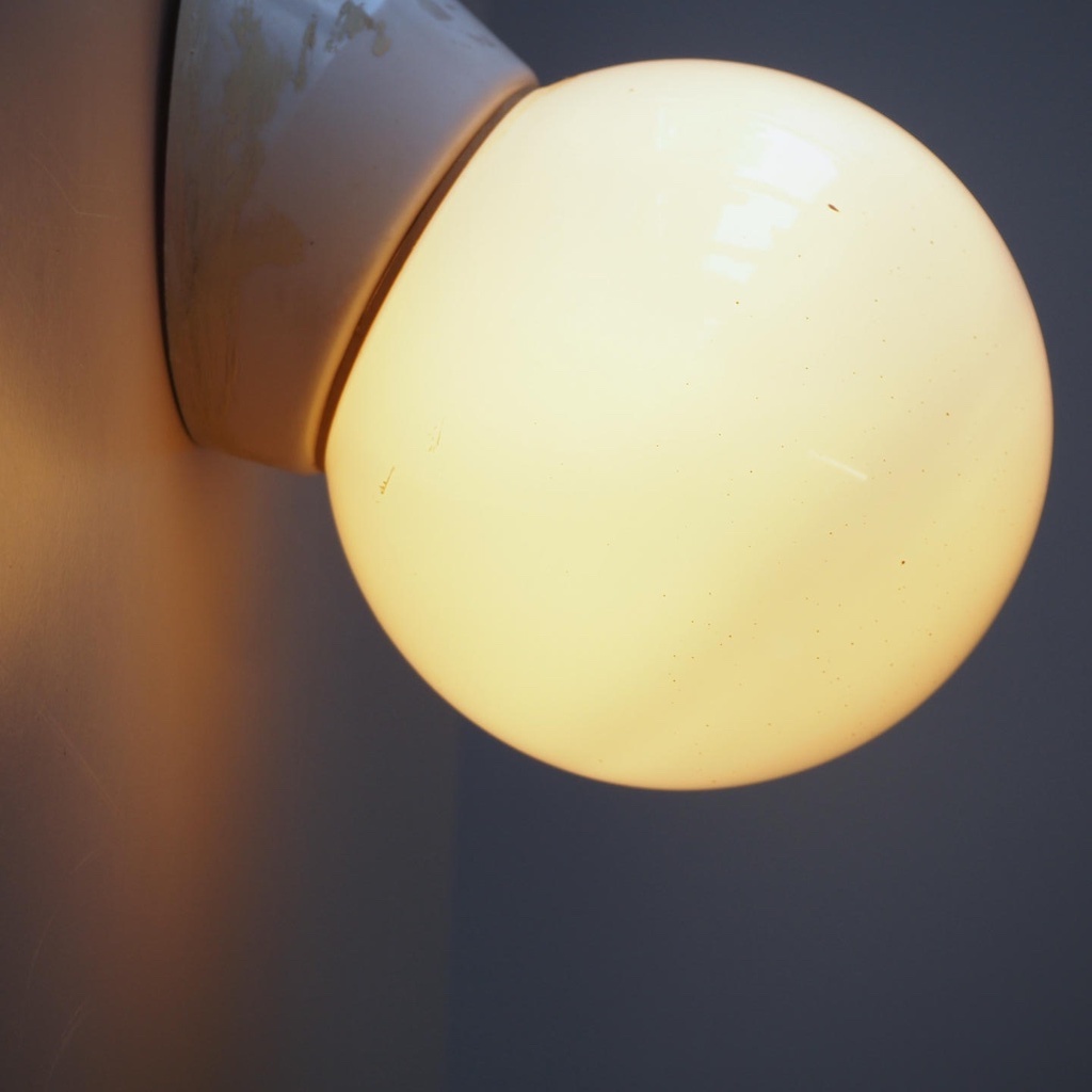 Wall light 'Bo-Niko' in opaline glass and bakelite by Niko (ca. 1960)
