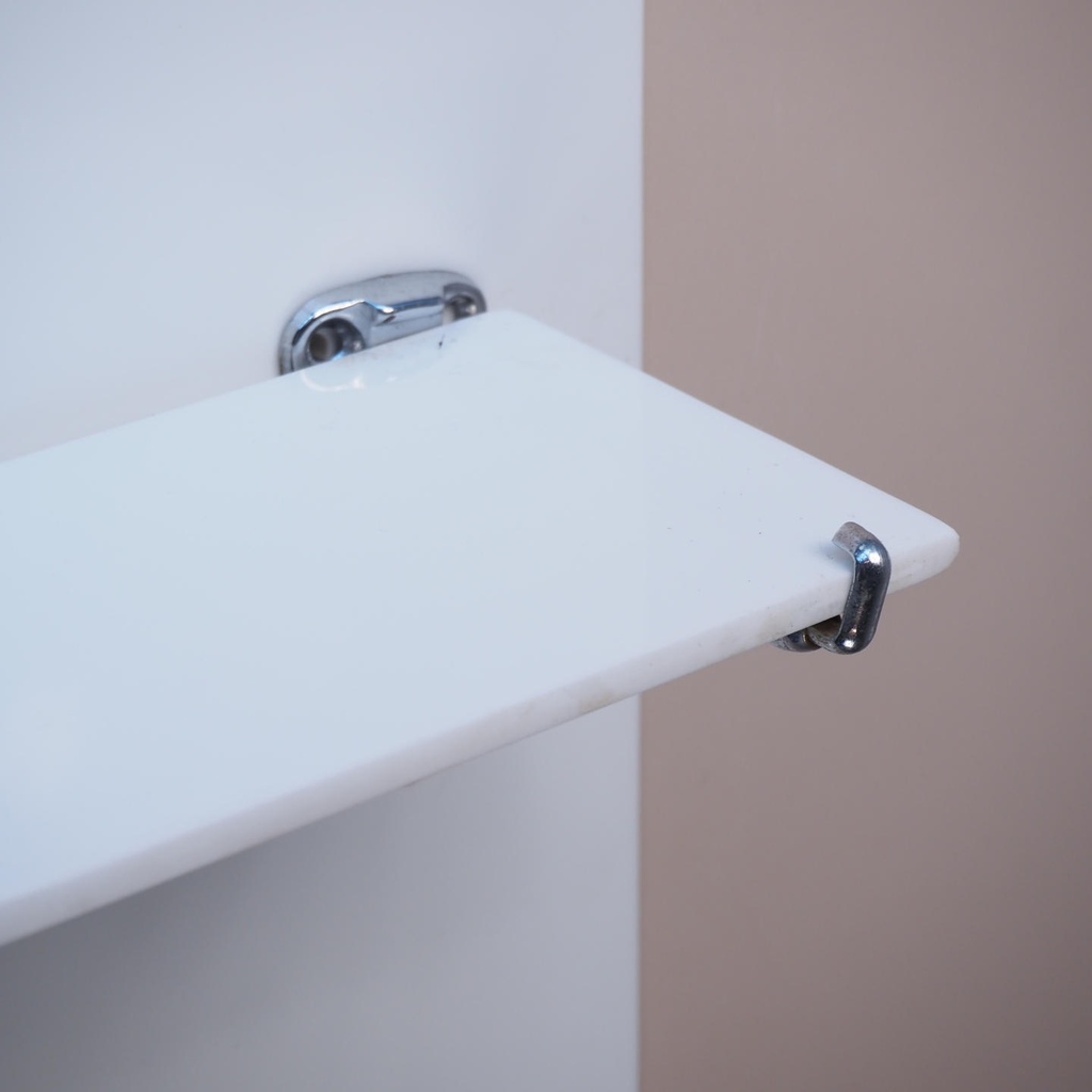 Bathroom shelf in porcelain
