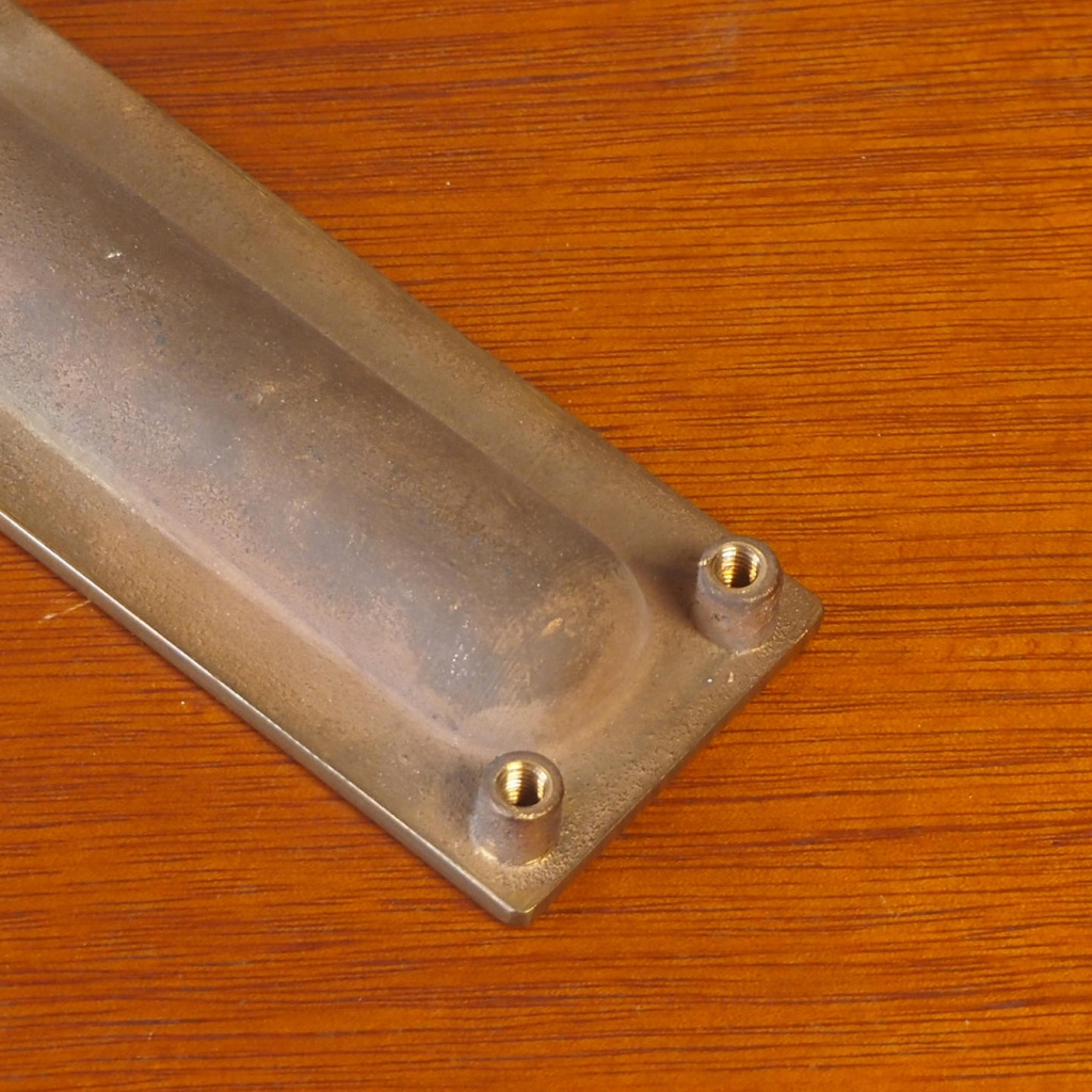 Inset cabinet handle in solid bronze by Jules Wabbes (ca. 1970)