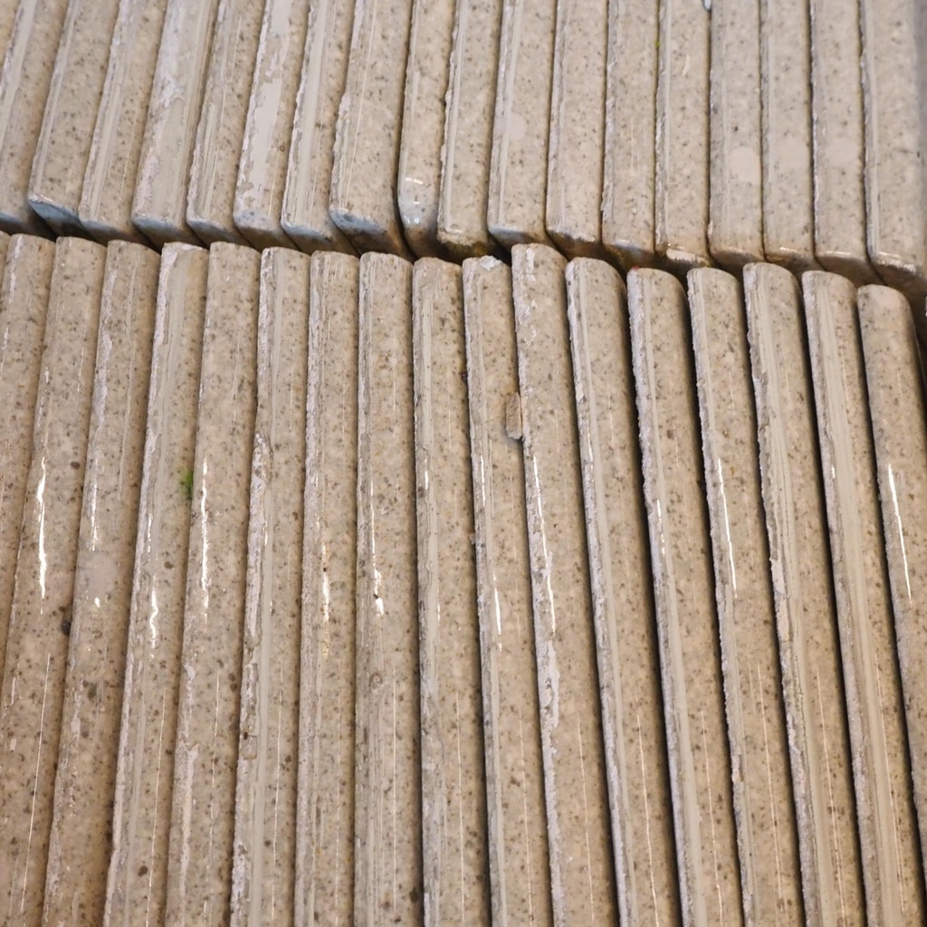 Glazed porcelain tiles by Hemixem from the Borgerstein building (15 x 7,6 cm)