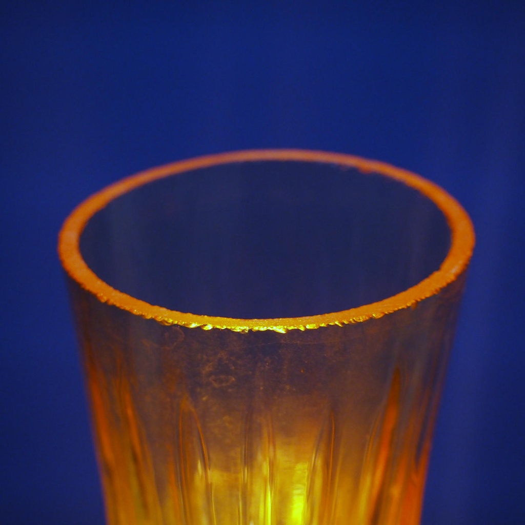 Table light 'Josiane' in brass with textured glass diffuser