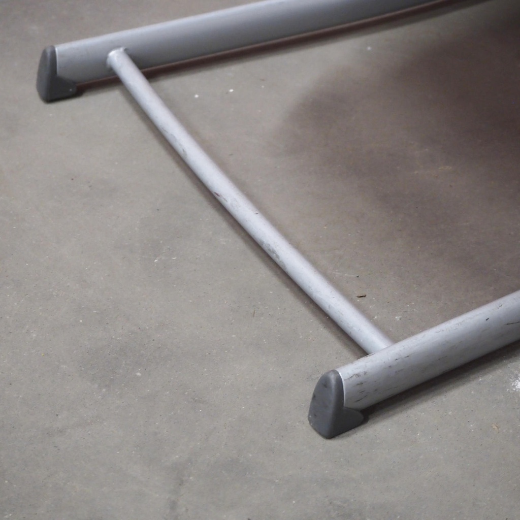 Cantilever chair 'Plus 376' by Kinnarps from Antwerp's Court of Appeal - Green