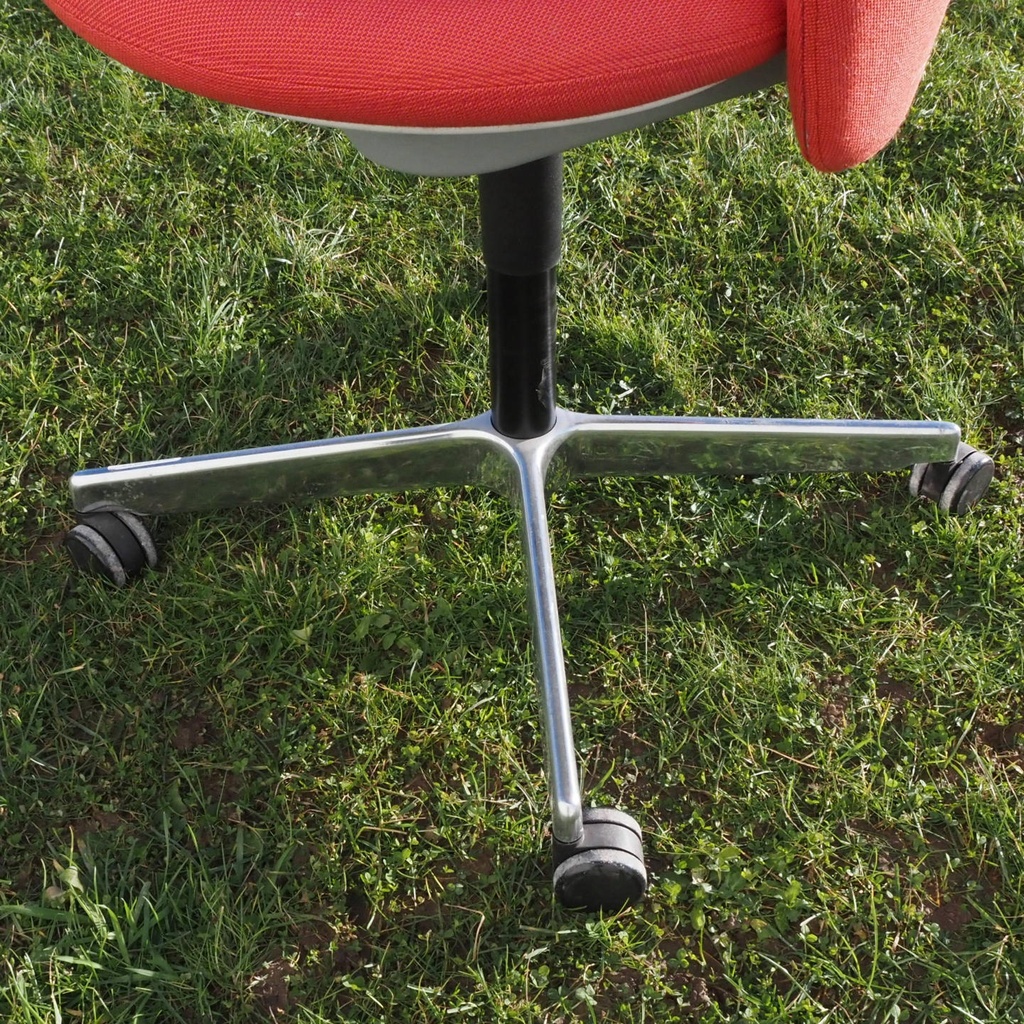 Swivel chair 'Bay Chair' by Pearson Lloyd for Bene