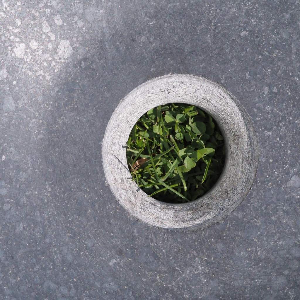 Square basin in natural stone (W. 44 cm) - Black