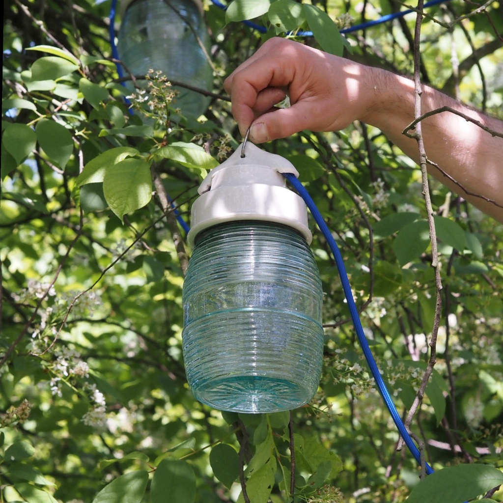 Outdoor industrial lantern with porcelain base and ribbed glass