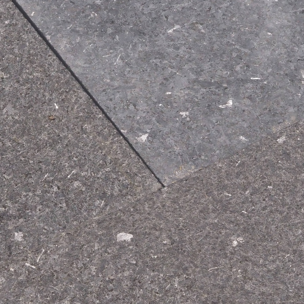 Black granite slabs (various sizes) - Sold per m2 - Only in our physical shop