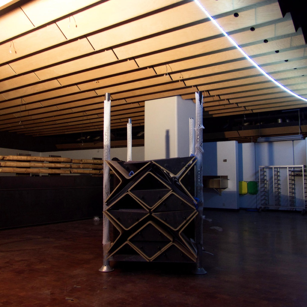 Ceiling module in varnished oak plywood by Christophe Gevers from the Générale de Banque (L. 197 cm)