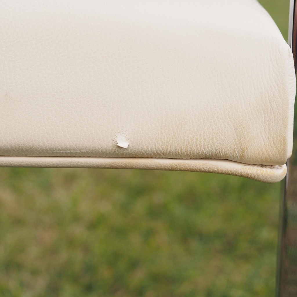 Cantilever armchair attributed to Ludwig Mies van der Rohe & Lilly Reich - Cream