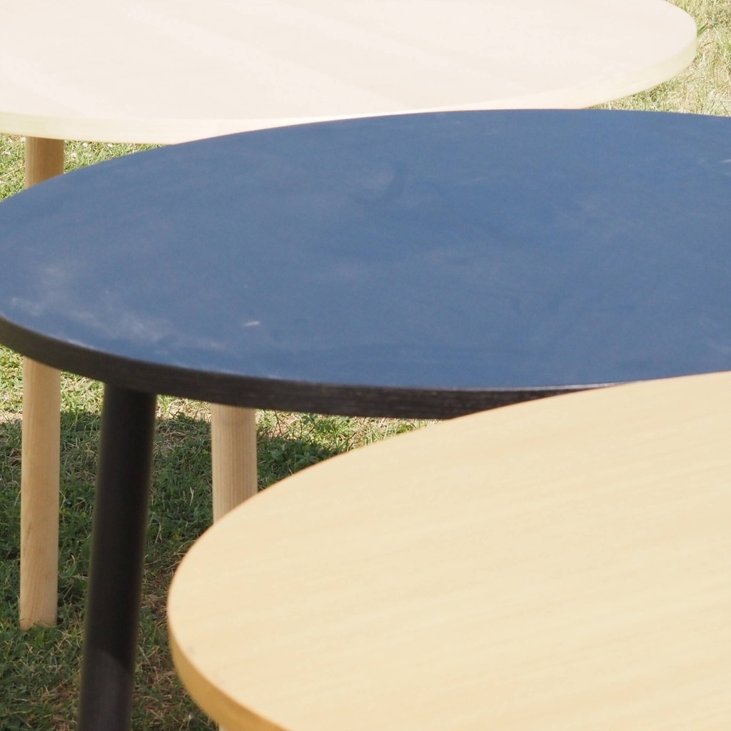 Round table 'Paddle' by Benoit Deneufbourg for Cruso (ø 90 cm) - Various colors