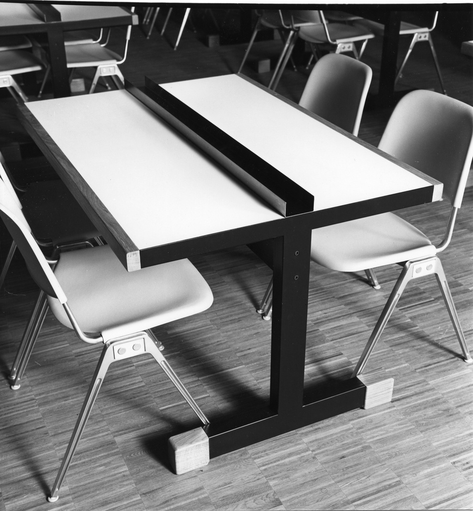 Table '6 places' by Christophe Gevers from the Banque Brussels Lambert HQ (L. 205 cm)