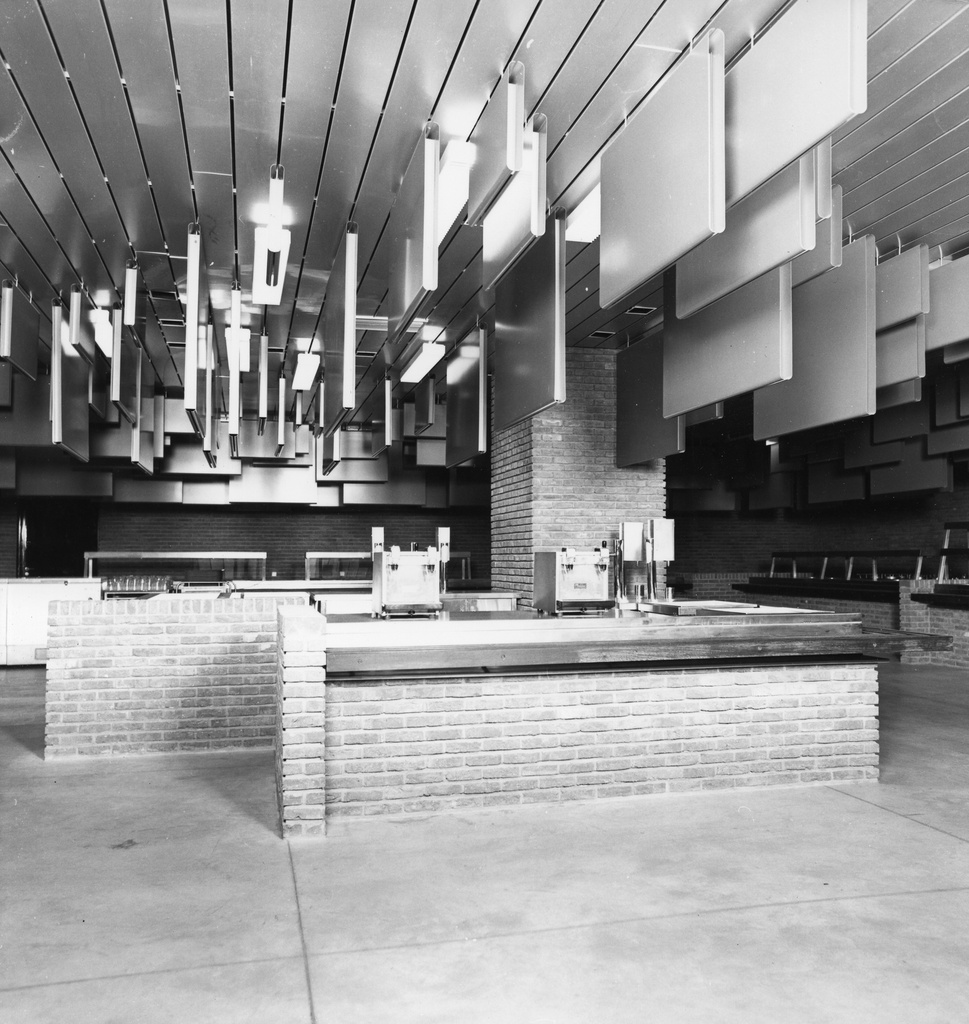 Table '6 places' by Christophe Gevers from the Banque Brussels Lambert HQ (L. 205 cm)