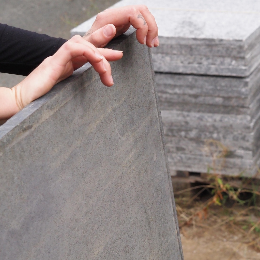 Black granite slabs from the Gare Montparnasse (115 x 115 cm)
