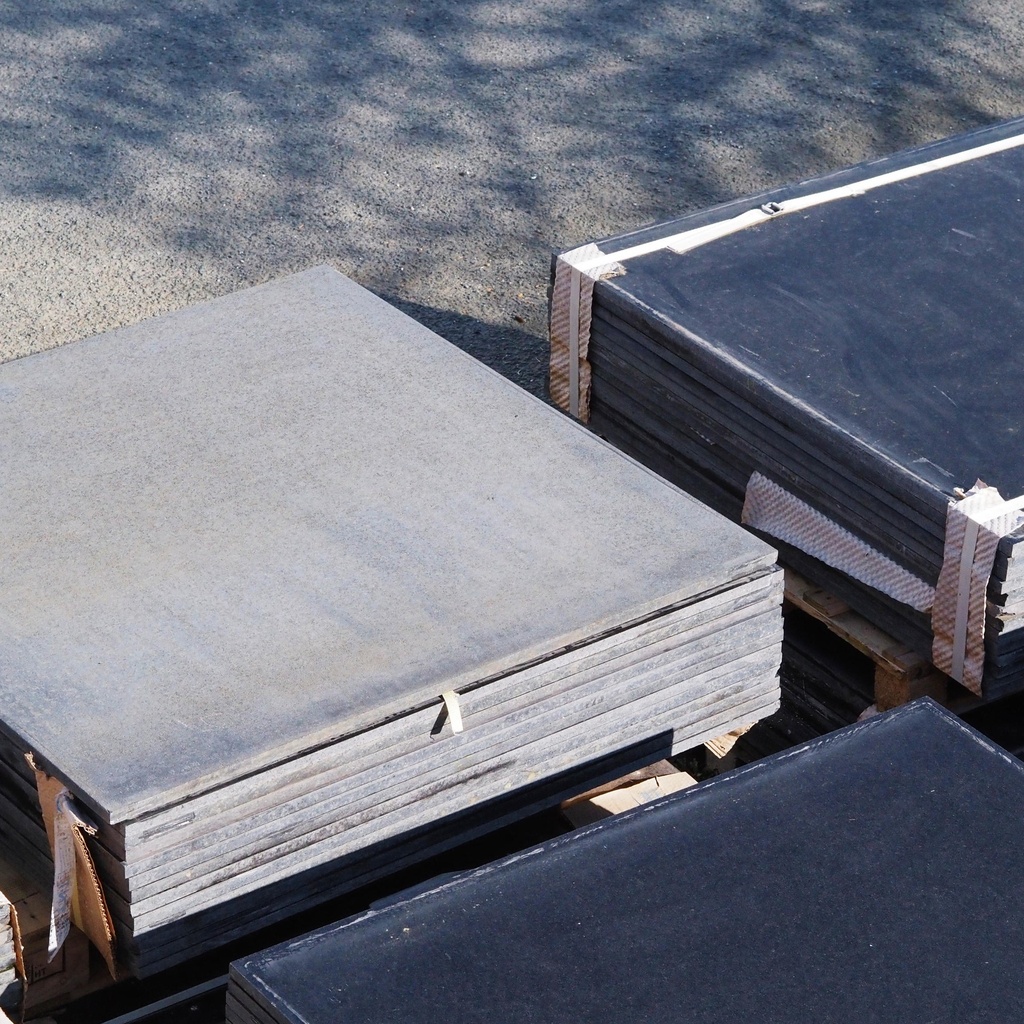 Black granite slabs from the Gare Montparnasse (115 x 115 cm)