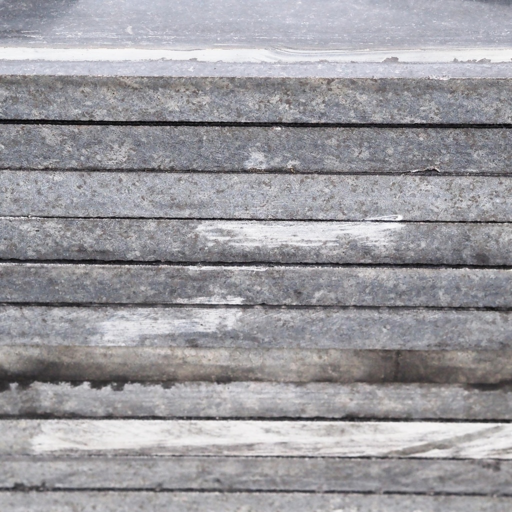 Black granite slabs from the Gare Montparnasse (115 x 115 cm)