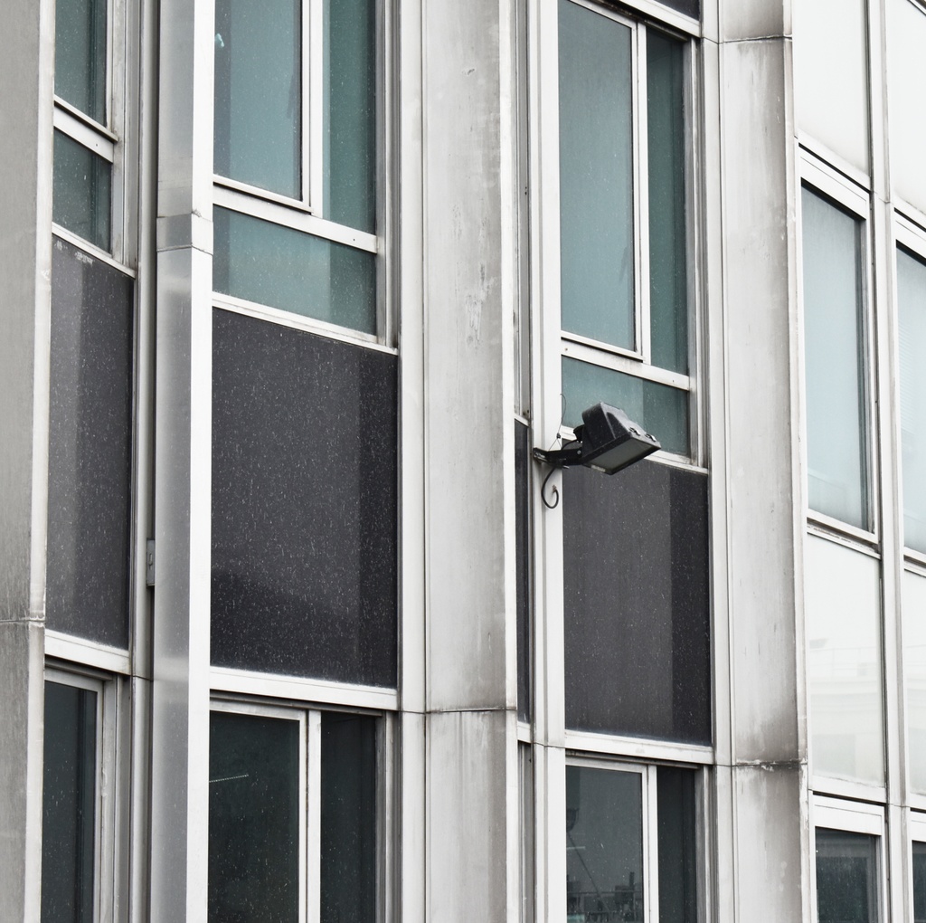 Black granite slabs from the Gare Montparnasse (115 x 115 cm)