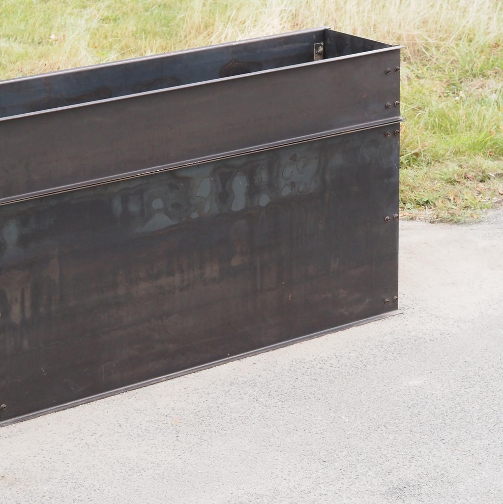 Partition in steel with decorative element 'Black Bush' by Christophe Gevers from the Générale de Banque (L. 510 cm)