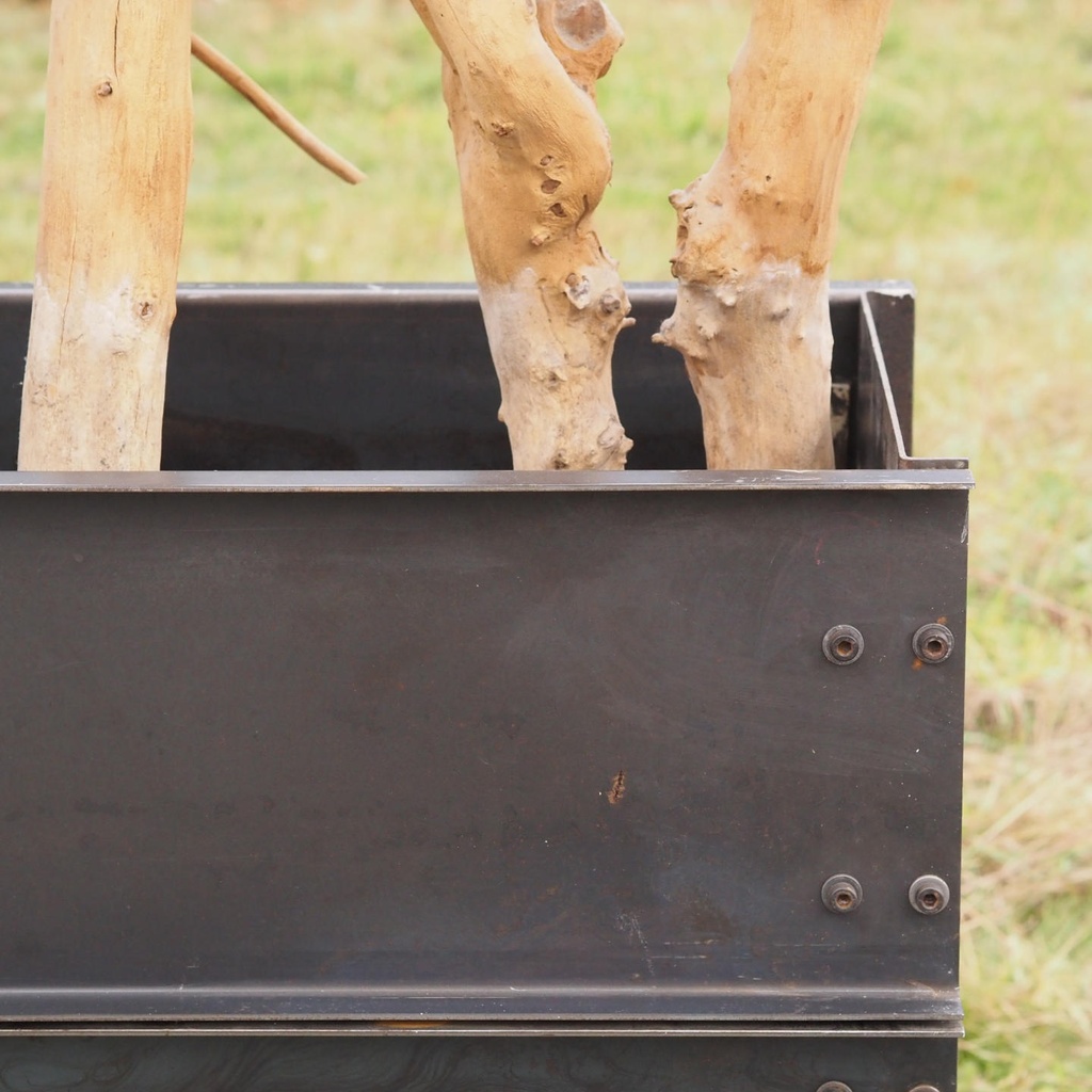 Partition in steel with decorative element 'Small Trees' by Christophe Gevers from the Générale de Banque (L. 800 cm)