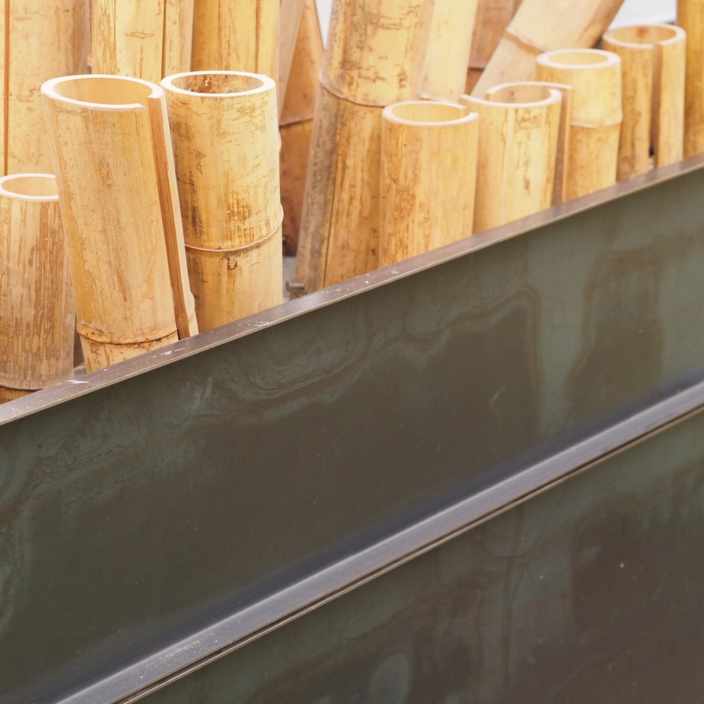 Partition in steel with decorative element 'Vertical Bamboo' by Christophe Gevers from the Générale de Banque (L. 400 cm)