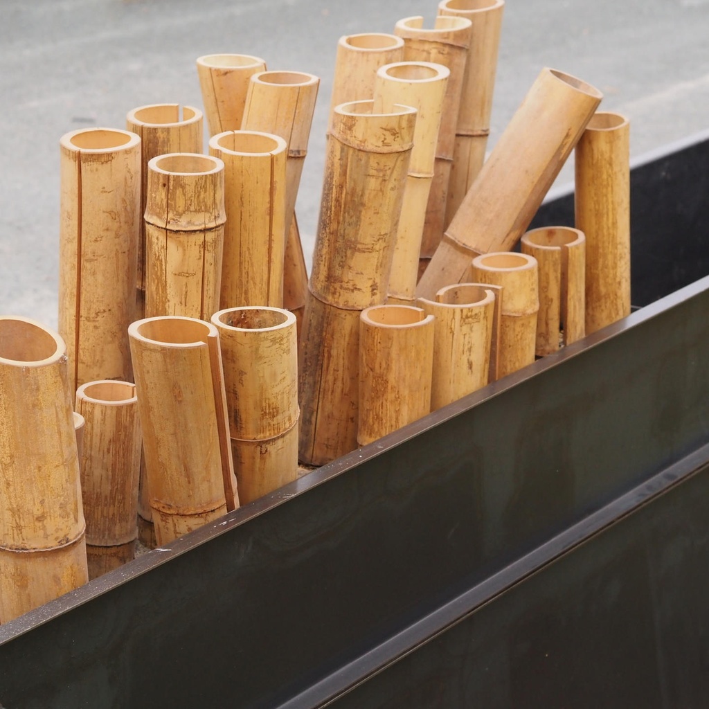 Partition in steel with decorative element 'Vertical Bamboo' by Christophe Gevers from the Générale de Banque (L. 400 cm)