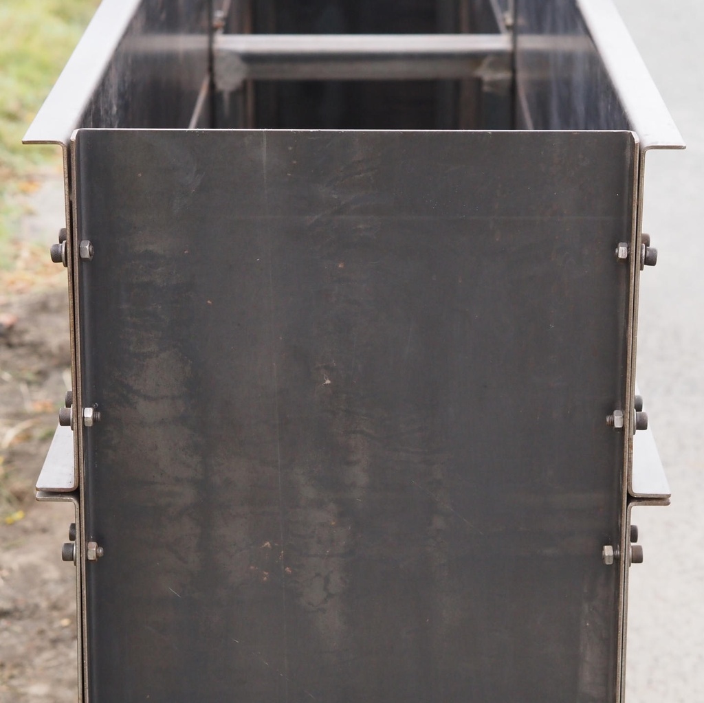 Partition in steel with decorative element 'Vertical Bamboo' by Christophe Gevers from the Générale de Banque (L. 400 cm)