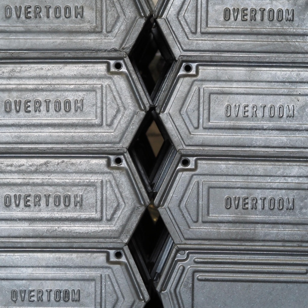Storage container in galvanized steel by Overtom