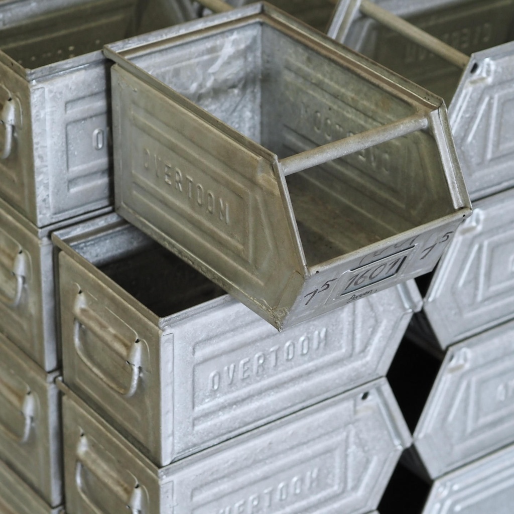 Storage container in galvanized steel by Overtom