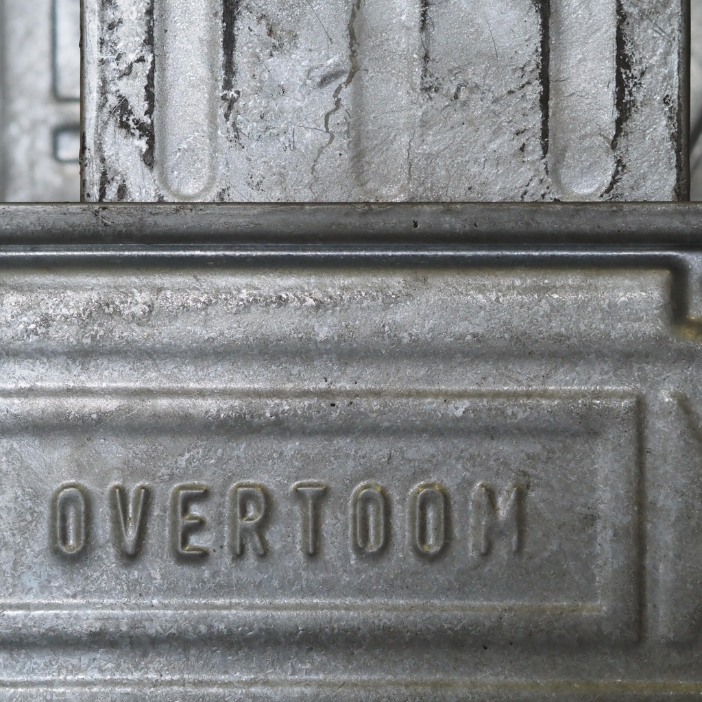Storage container in galvanized steel by Overtom