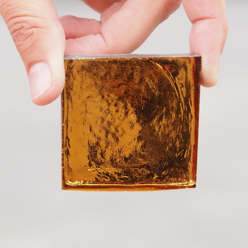 Handmade glass tile by Emery&Cie (10 x 10 cm) - Only available in our physical shop