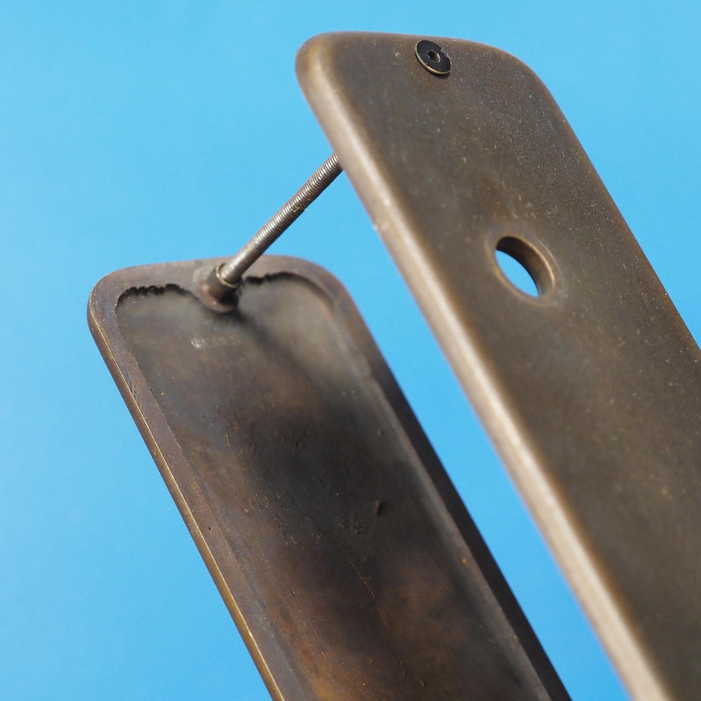 Double door plate in sand-cast bronze by Jules Wabbes from the Générale de Banque - Hole on one side (Right)