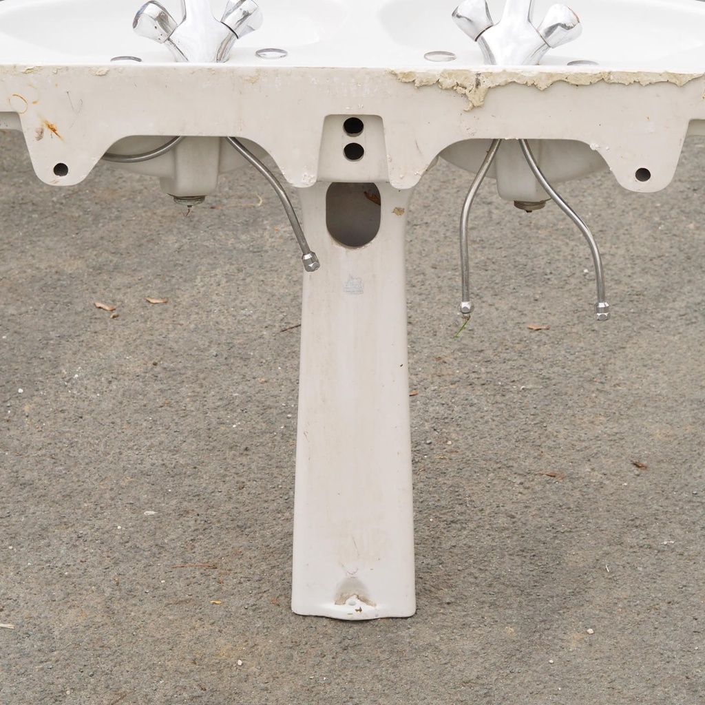 Double pedestal bathroom sink in grey ceramic by de Sphix