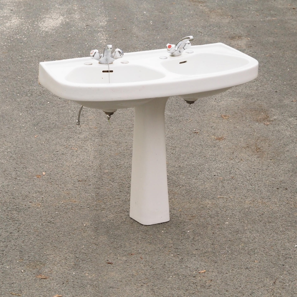 Double pedestal bathroom sink in grey ceramic by de Sphix