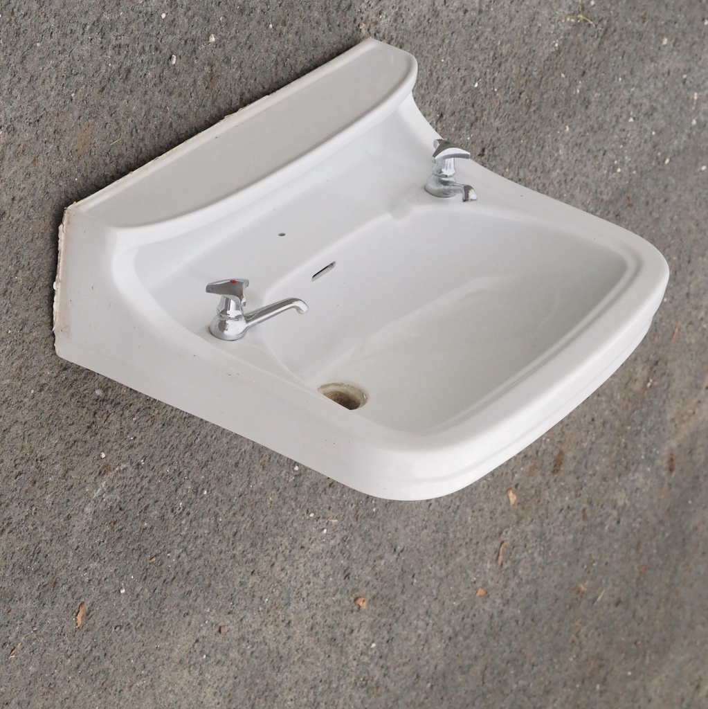 Bathroom sink with shelf in glazed ceramic by Sphinx