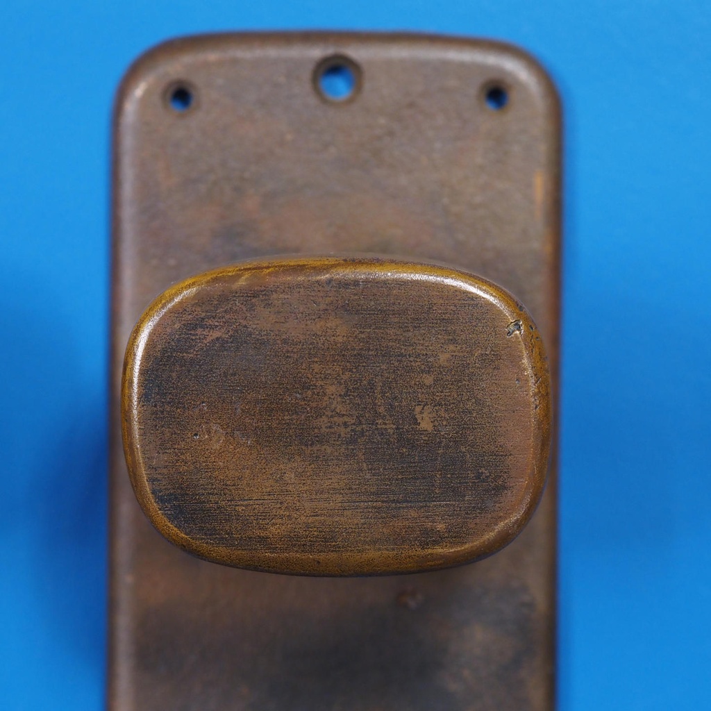 Single door handle with key and fixing holes in sand-cast bronze by Jules Wabbes from the Générale de Banque - Fixed (Right or Left)