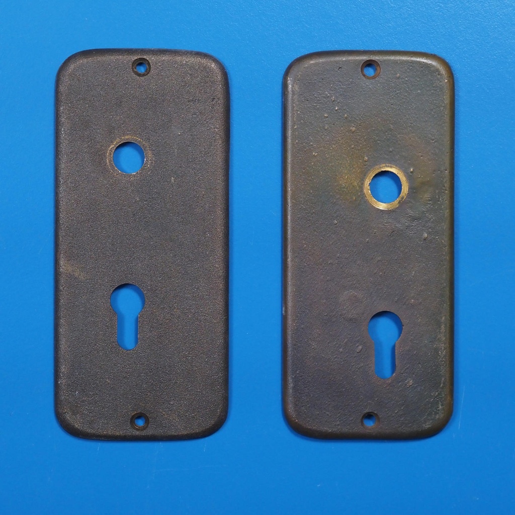 Single door handle plate with key and fixing holes in sand-cast bronze by Jules Wabbes from the Générale de Banque (Right or Left)