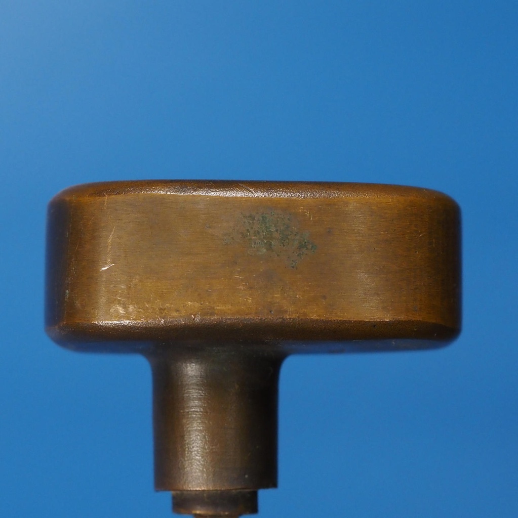 Oval knob in sand-cast bronze by Jules Wabbes from the Générale de Banque (with or without stuck spindle)