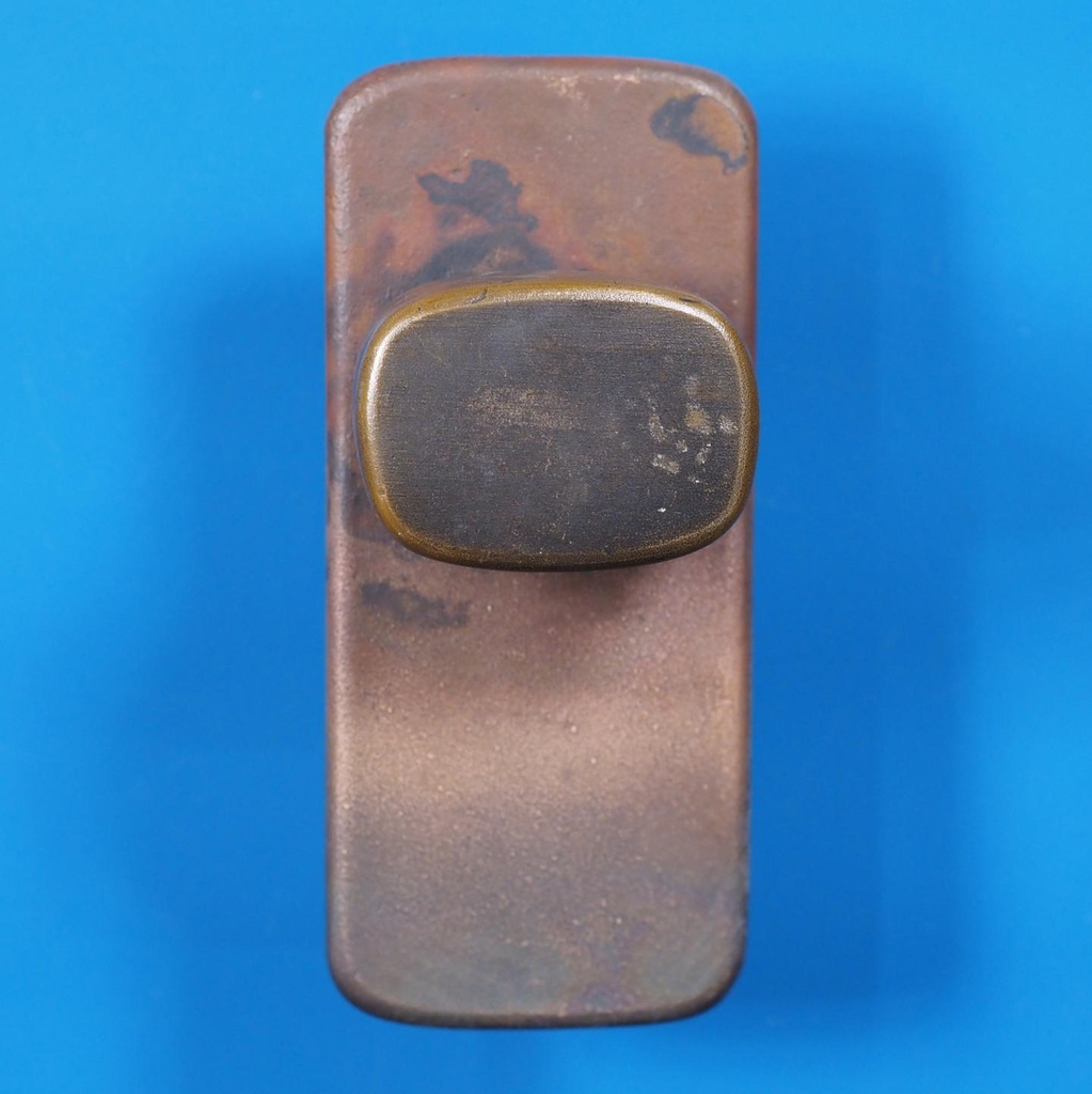 Single door pull handle in sand-cast bronze by Jules Wabbes from the Générale de Banque - Fixed (Right)