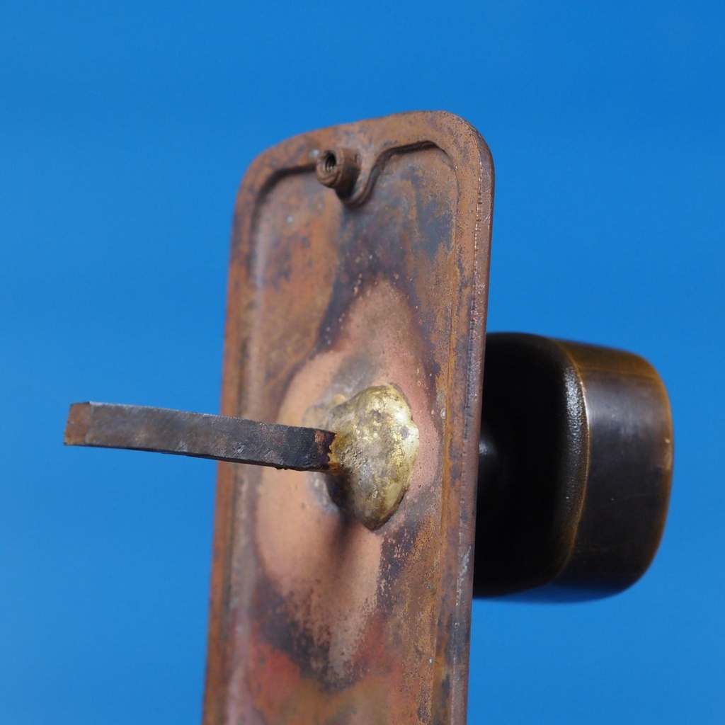Single door pull handle in sand-cast bronze by Jules Wabbes from the Générale de Banque - Fixed (Right)