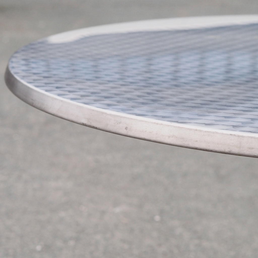 Round cafeteria table by Amat3