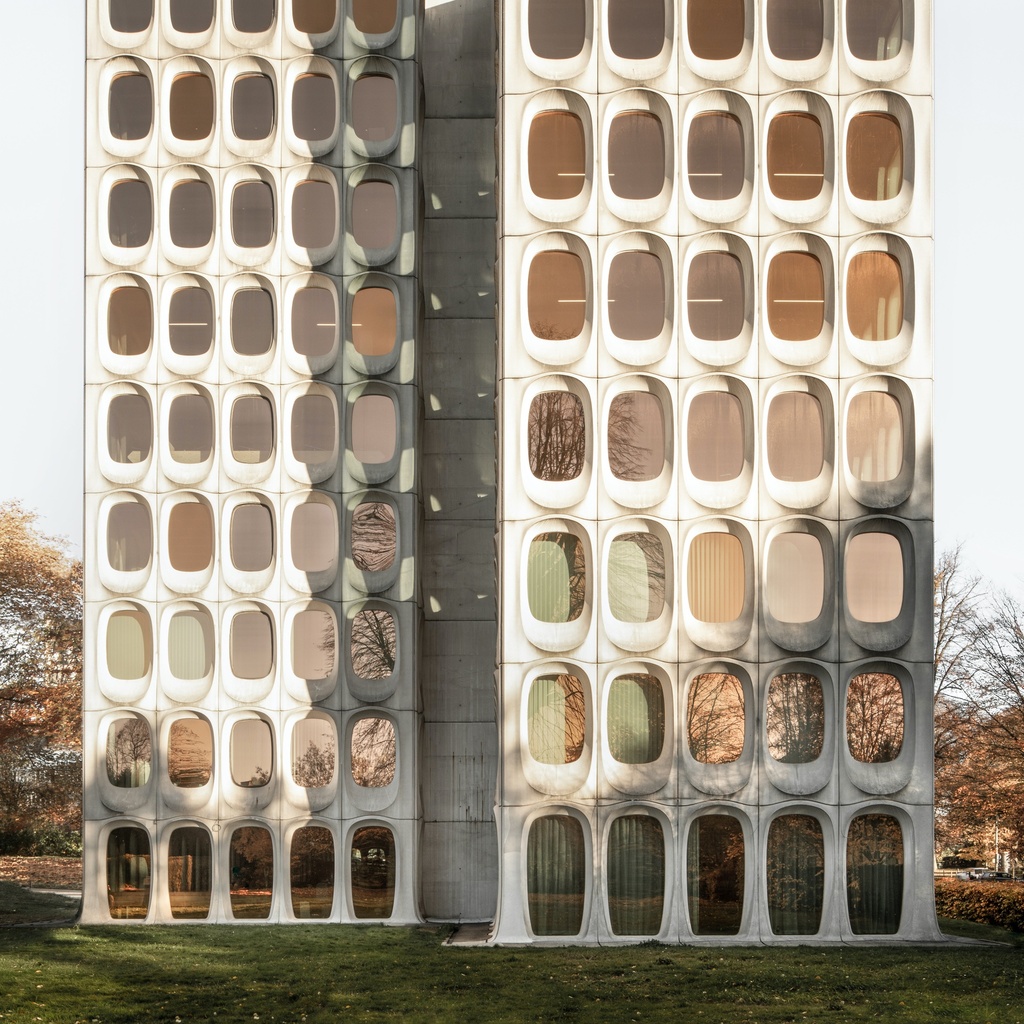 Large glass window from the ground floor of the CBR Building by Constantin Brodzki & Marcel Lambrichs (ca. 1970)