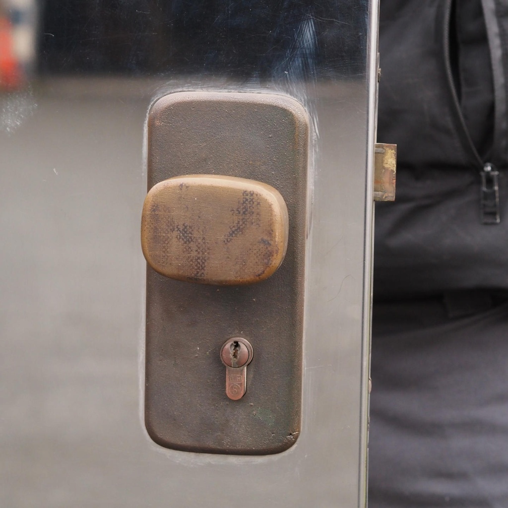 Door in stainless steel with bronze door handles by Jules Wabbes (H. 198 x 53 cm) - Right