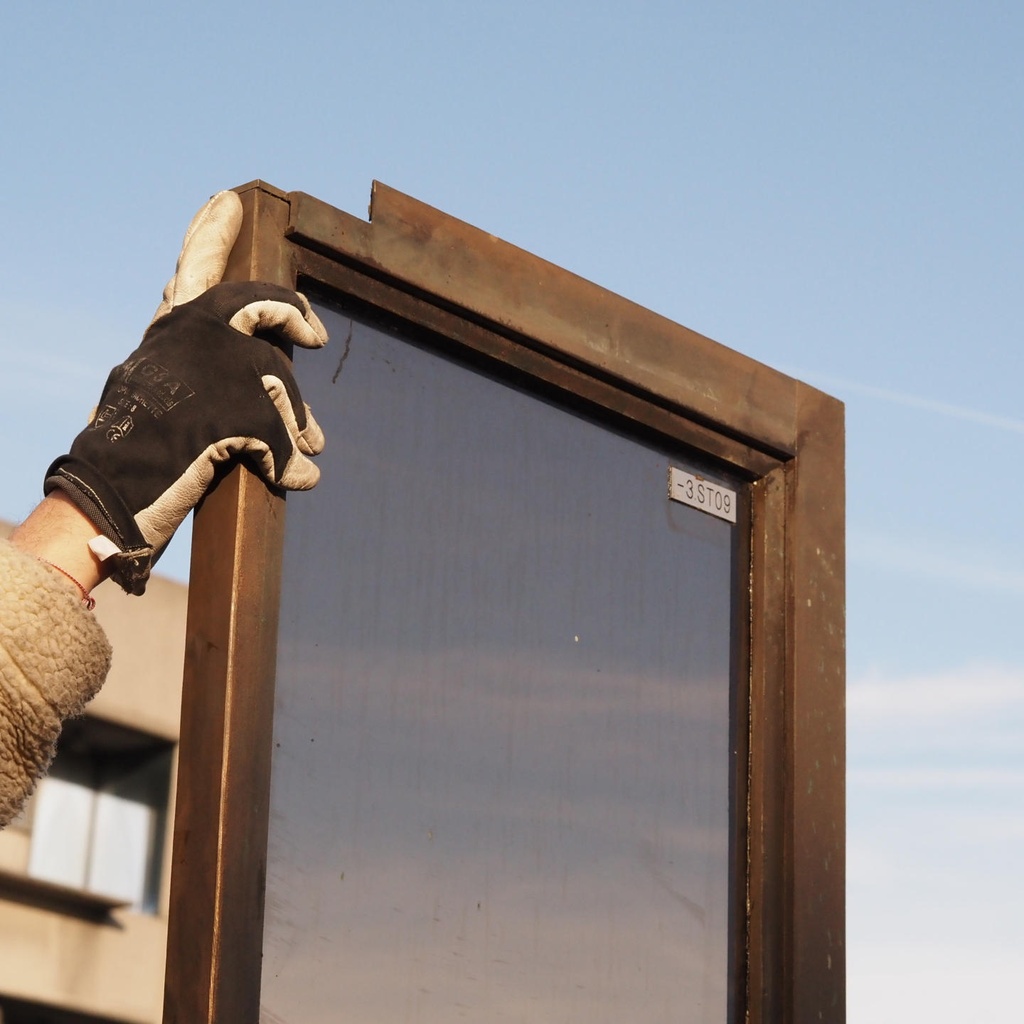 Door in bronze and smoked glass from the Générale de Banque (H. 230,3 x 46,2 cm) - Left or Right