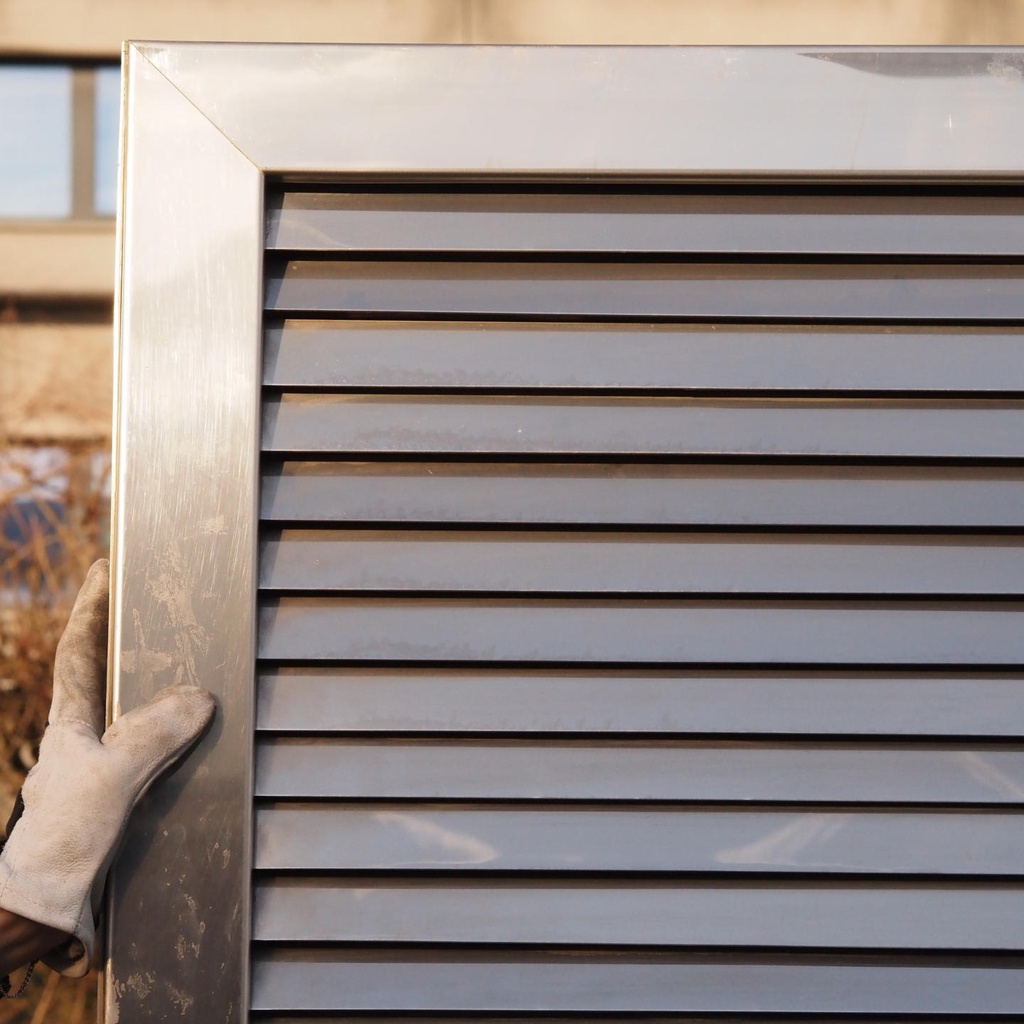 Louvered door in stainless steel from the Générale de Banque (H. 195,5 x 95,4 cm) - Right