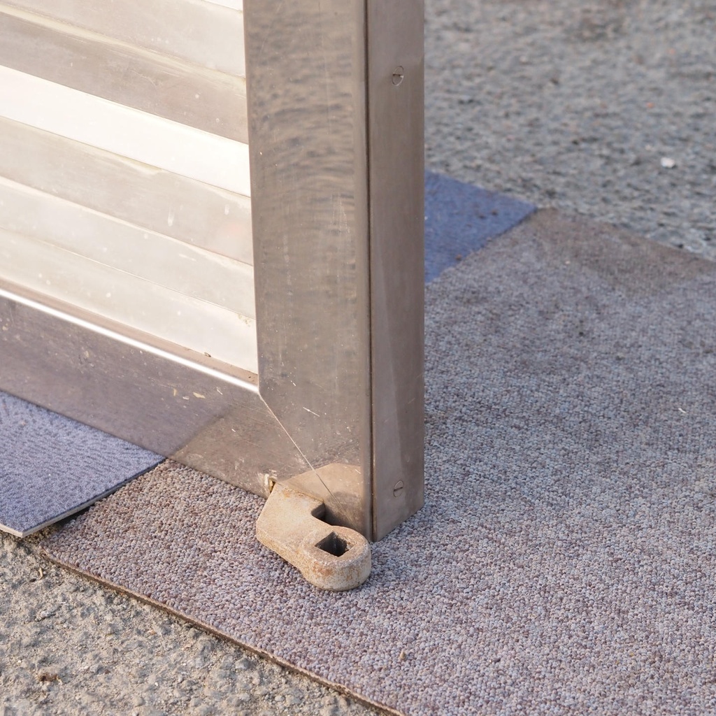 Louvered door in stainless steel from the Générale de Banque (H. 195,5 x 95,4 cm) - Right