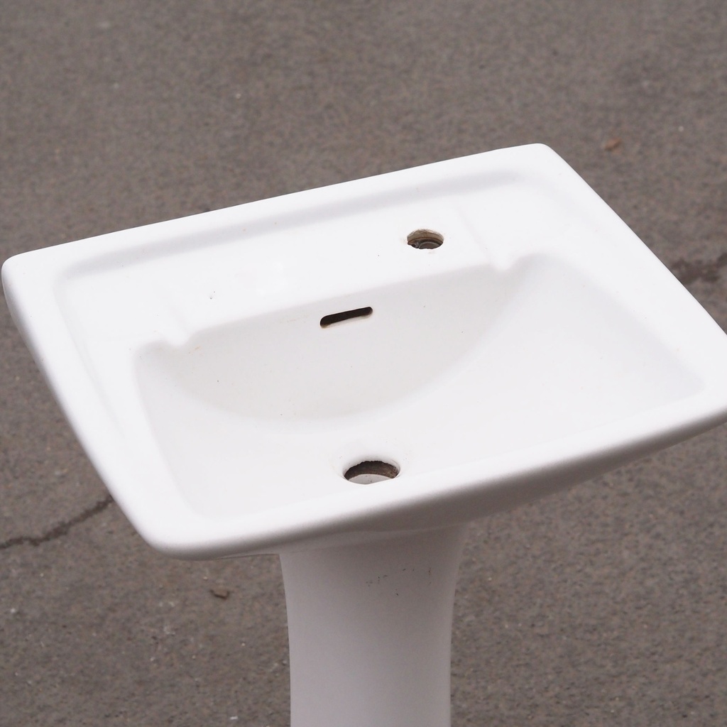 Green pedestal bathroom sink