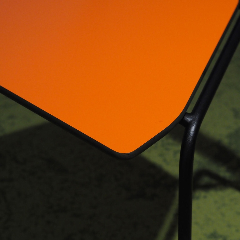 Chair 'Iconique' by Recyclart Fabrik - Black powder-coated (Orange seat)