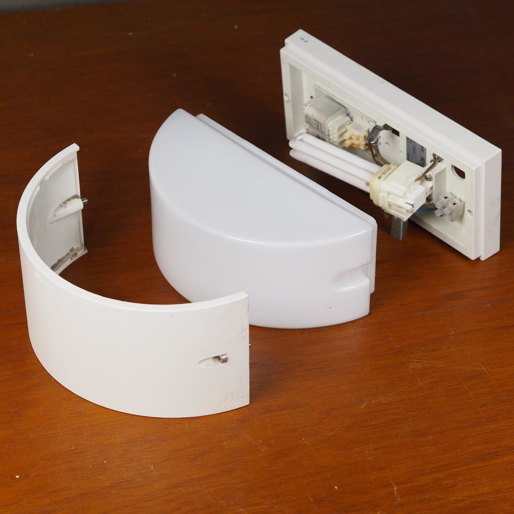 Wall light '3121' in opaline glass and die cast aluminium by Bega (25 cm)