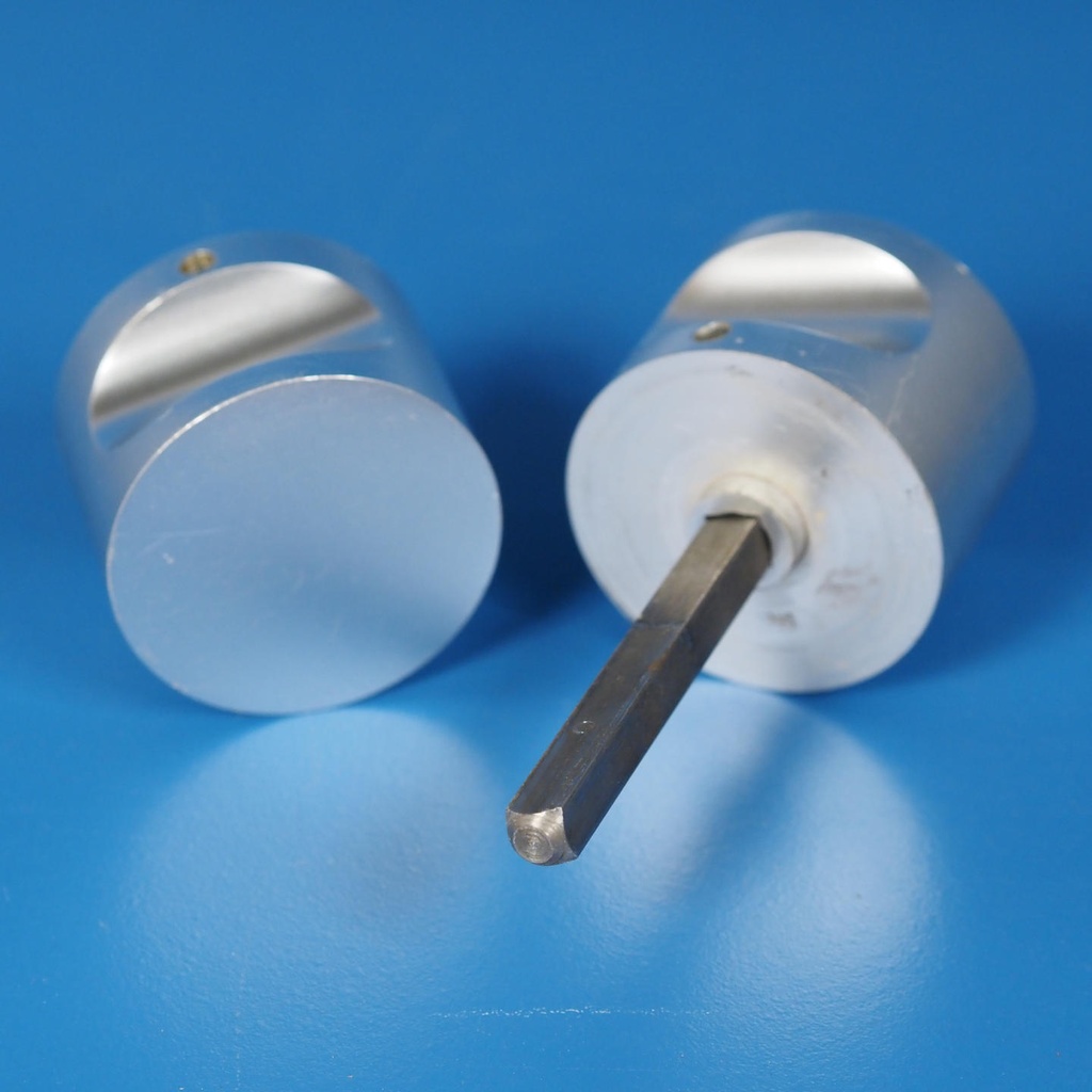 Round door knob in anodized aluminium